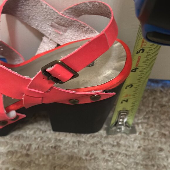 Studded Coral & Black Platform Sandals – Size 8.5 - Picture 7 of 9